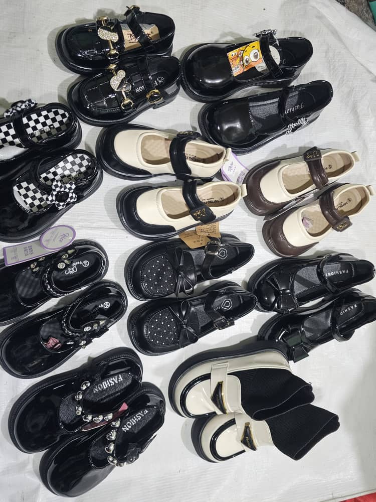 Chaussures Enfant Élégantes & Confortables