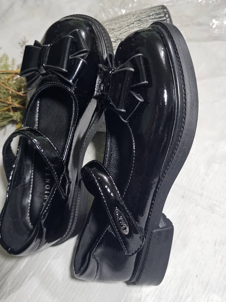 Chaussures Enfant Élégantes & Confortables