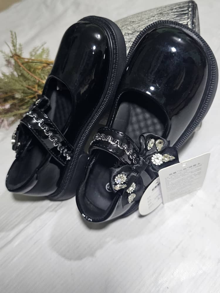 Chaussures Enfant Élégantes & Confortables