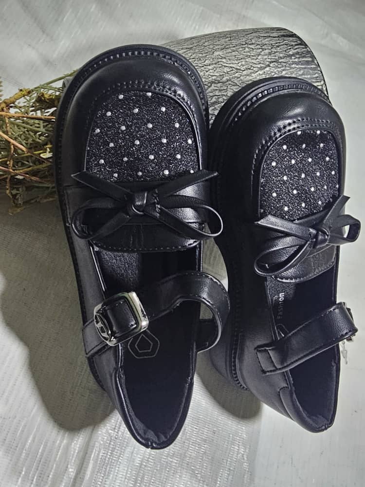 Chaussures Enfant Élégantes & Confortables