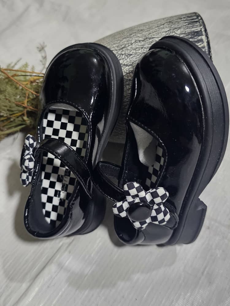 Chaussures Enfant Élégantes & Confortables