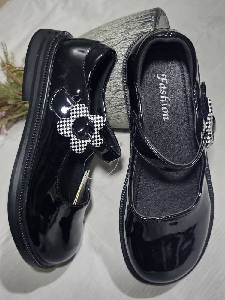 Chaussures Enfant Élégantes & Confortables