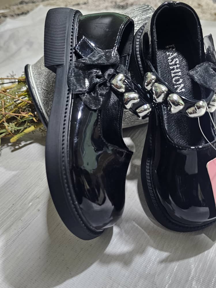 Chaussures Enfant Élégantes & Confortables