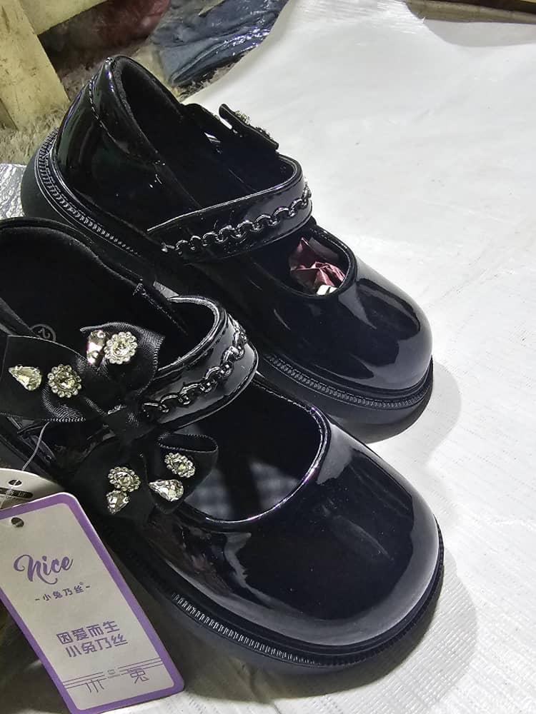 Chaussures Enfant Élégantes & Confortables