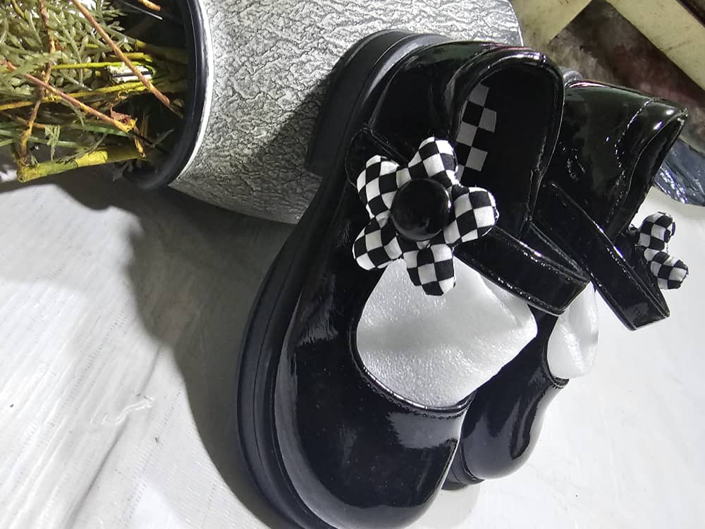 Chaussures Enfant Élégantes & Confortables
