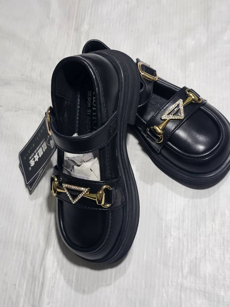 Chaussures Enfant Élégantes & Confortables