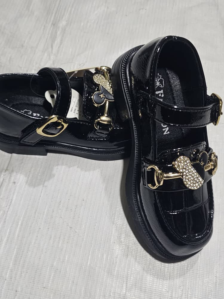 Chaussures Enfant Élégantes & Confortables