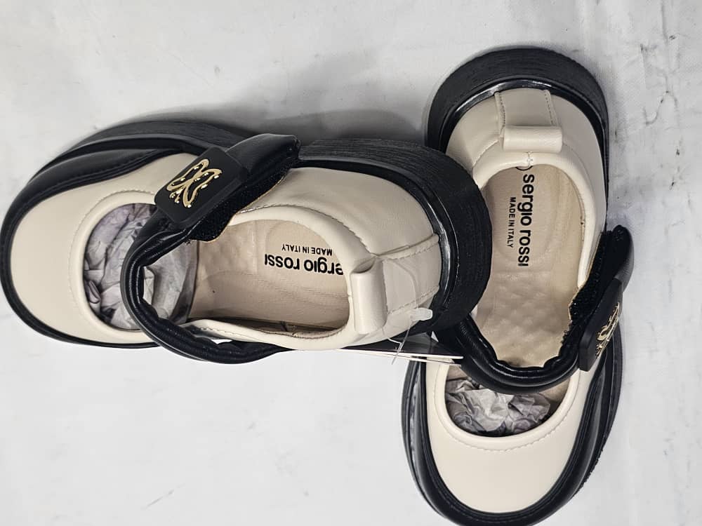 Chaussures Enfant Élégantes & Confortables