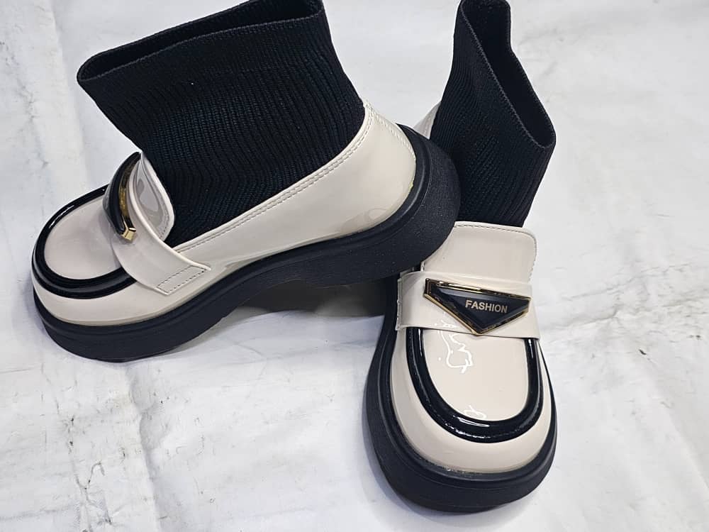Chaussures Enfant Élégantes & Confortables