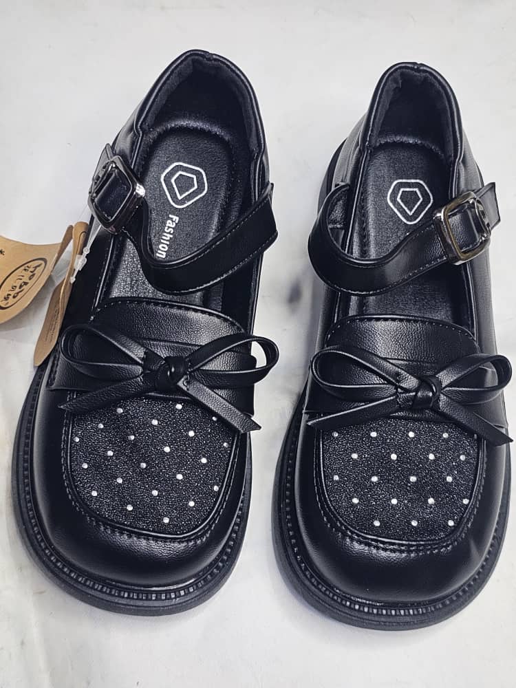 Chaussures Enfant Élégantes & Confortables