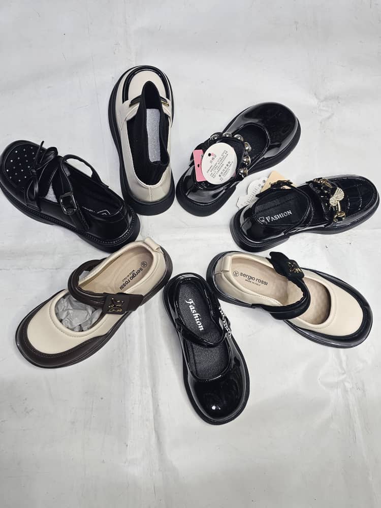 Chaussures Enfant Élégantes & Confortables